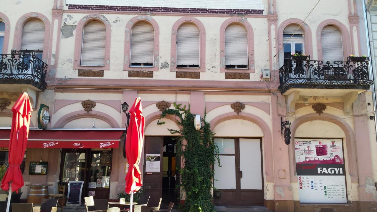 Promenad Apartman 莫哈奇 外观 照片